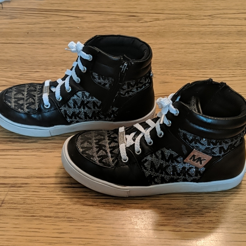 Shoes - Picture 2 of 4